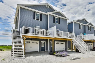 207 Beach Rd #D2 1