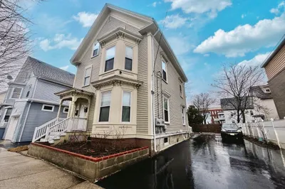 6 Stephen Street #2 1
