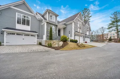 12 Robert Dr #12