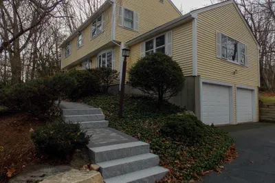 22 Lantern Ln