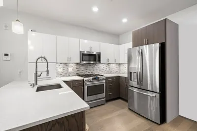 18 Cliveden St #406W 1