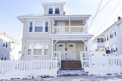 14-16a Leslie St 1
