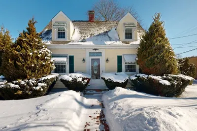 2800 Acushnet Ave 1