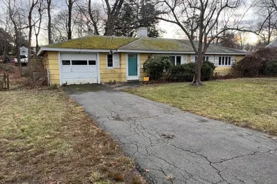 6 Wompatuck Road 1