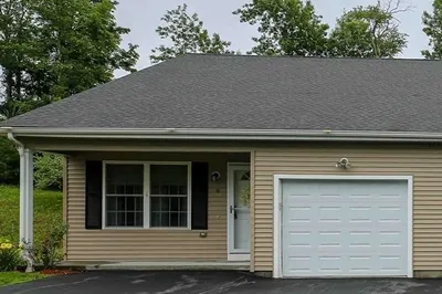6 Cole Dr #6