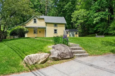 32 River St