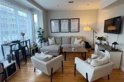 471 W Broadway #2