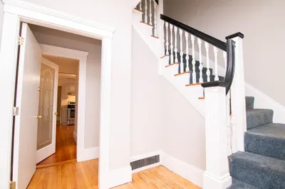 48 Oak Square Ave #1