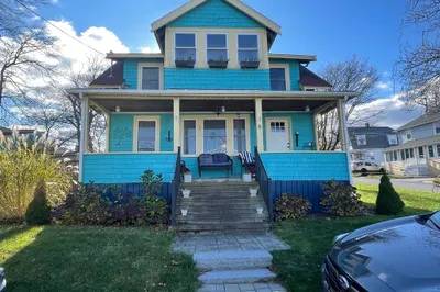 8 Hampton Circle