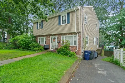 24 Constitution Rd