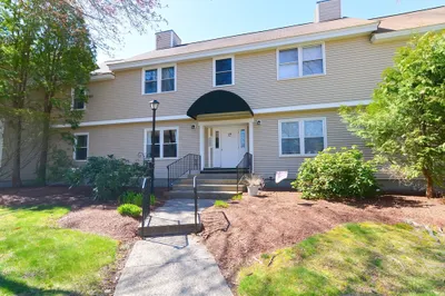 425 Main Street #13D 1