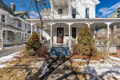 107 Lincoln St 1