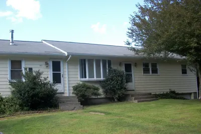 447 Old Warren Rd