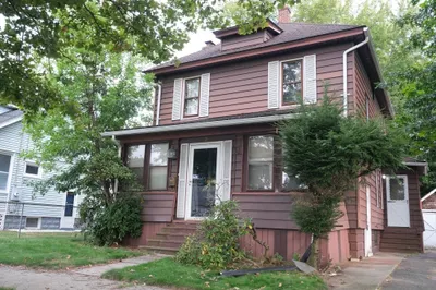 103 Farnsworth St 1