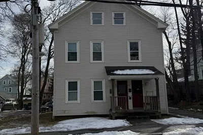 82 Division St