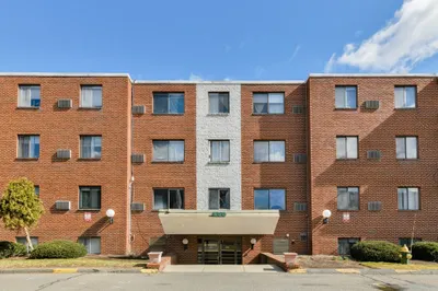 900 Governors Dr #3 1