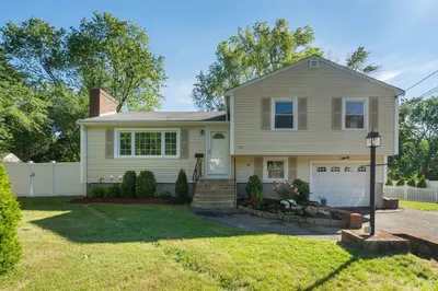 221 Totten Pond Rd 1