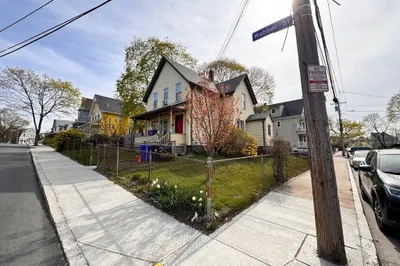 48 Webber St #2