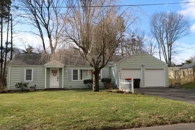 37 Edgewater Road