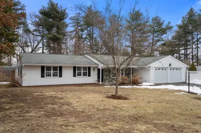5 Hickory Ln