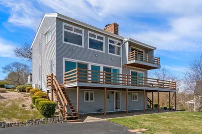 64 Sanderson Dr 1