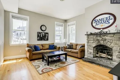 25-27 Dorchester St #1 1
