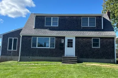 22 Freeborn St #2 1