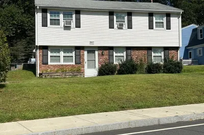 387 Mendon Rd 1