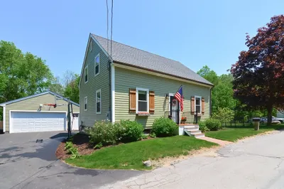 327 Ponakin Rd 1