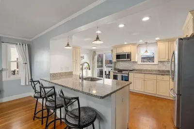 220 Lynn St 1