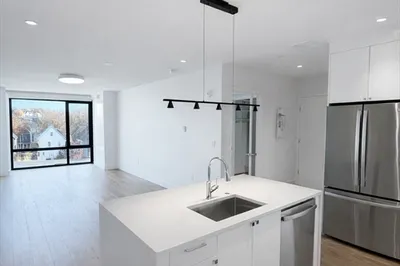 1121 Dorchester Avenue #302 1