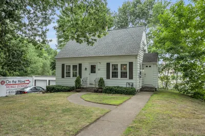 20 Pleasant St 1