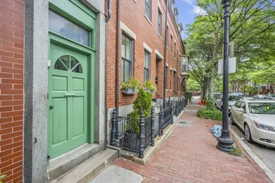 379 Shawmut Ave 1