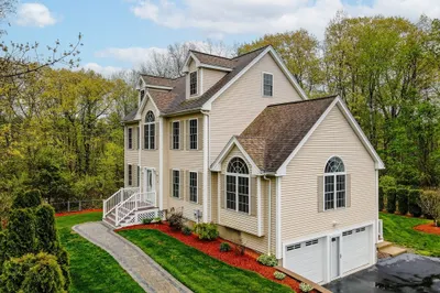 21 Colonial Farm Rd 1