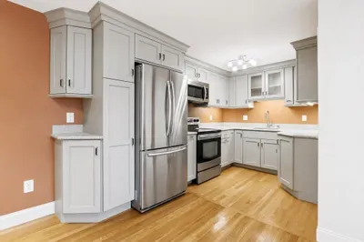 8 Riverside St #3-3 1