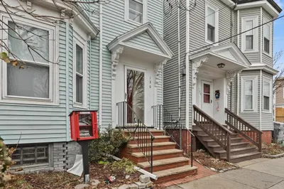 136 Coleridge St
