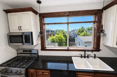 38 Pinckney St #3 1
