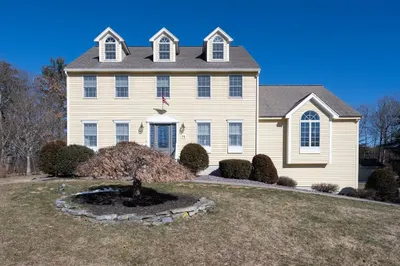 16 Elizabeth Dr