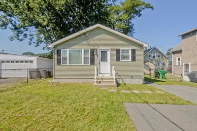27 Laurel St 1