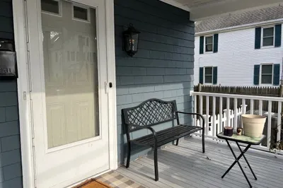 36 Eden St #2