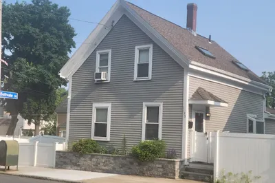 1135 Salem St