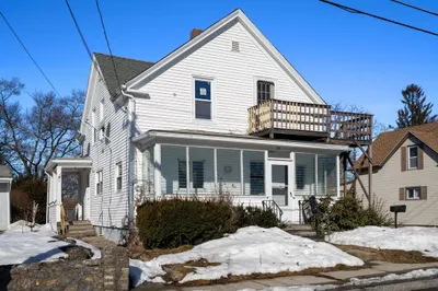 27 Dresser St