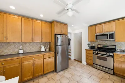 210 Nashua Rd 1