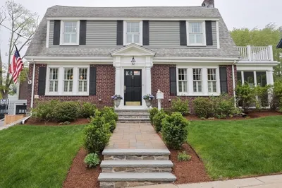 37 Pelton St