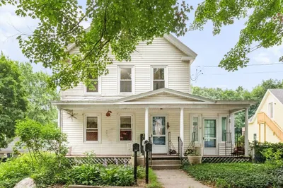 62 Glendale St 1