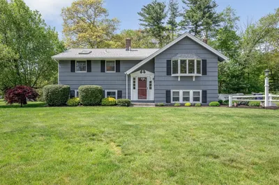 83 Mullen Ln