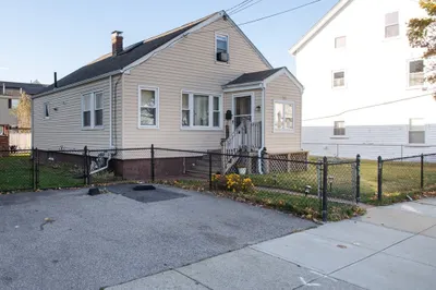 267 Montaup St 1