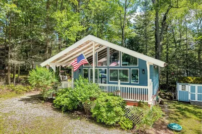 17 Hemlock Ln