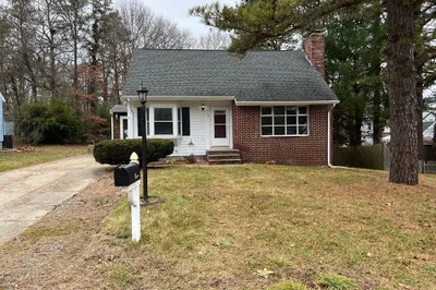 12 Dorena St 1