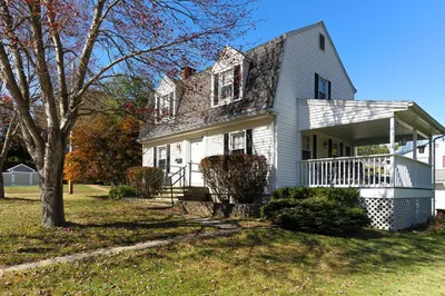 38 Meadowbrook Rd 1